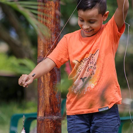 Niño pescando